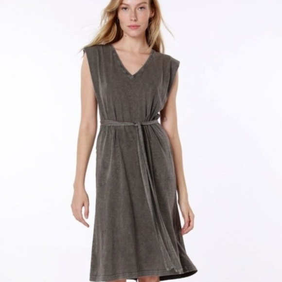 Hello Nite Olive, Mending V Neck Midi Dress.  XL - Picture 1 of 3